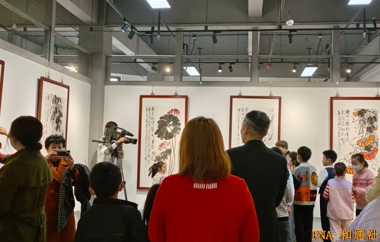 范长江画展在沪上海开幕