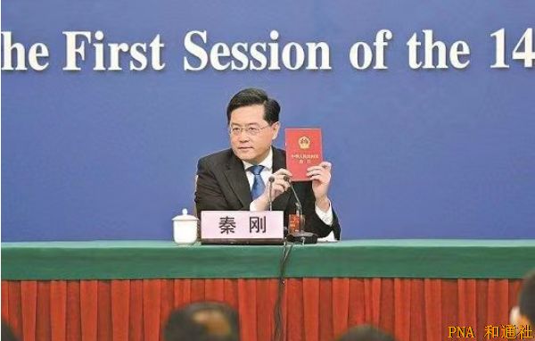 外交部长秦刚就中国外交政策和对外关系答14问